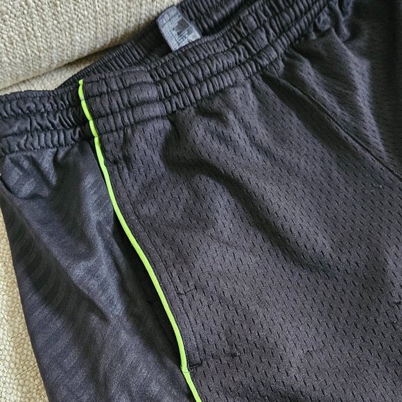 ADIDAS LeBron James Miami Heat *LIMITED EDITION* JERSEY and SHORTS SET - Picture 13 of 14